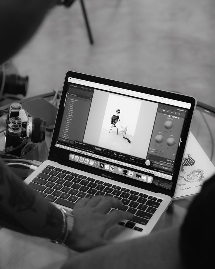 Backstage de respeito @johnnymoraesph Model_ @afrantiescanitek Beauty_ @anaue_ Model_ @tidyy___ Stylist_ @lu_lluan @gahaale #backstage